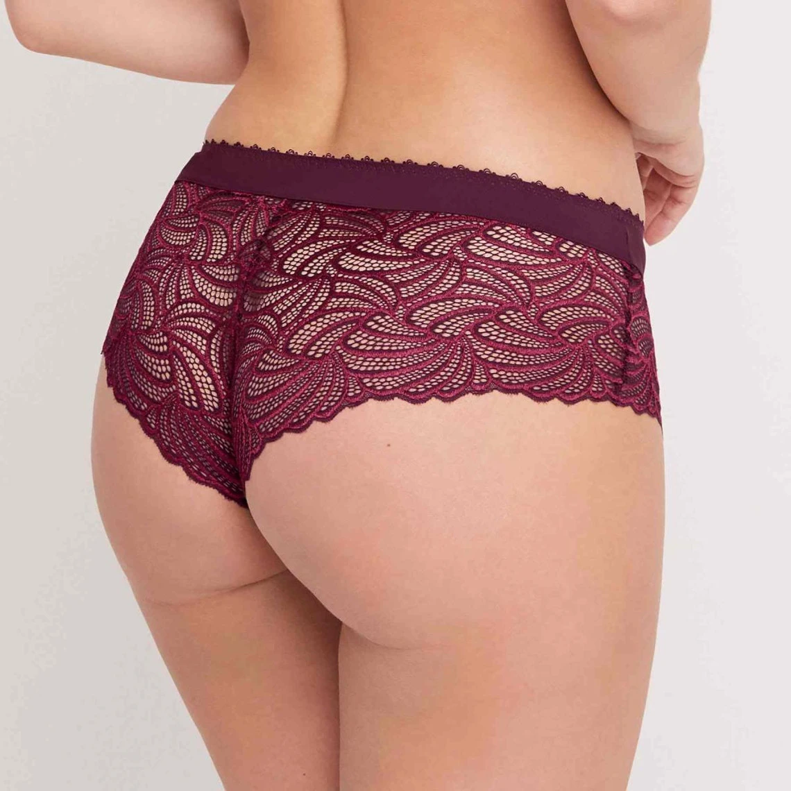Bestform Shorty En Dentelle Ajourée Avec Ceinture Large - Rouge 2 Bestform Shorty En Dentelle Ajourée Avec Ceinture Large - Rouge – Image 2