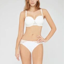 Bestform Soutien-gorge Bandeau Coques Ivoire | Bandeau 3 SUISSES -Bestform Soldes Boutique soutien gorge bandeau coques ivoire 242074 3 1200x1200